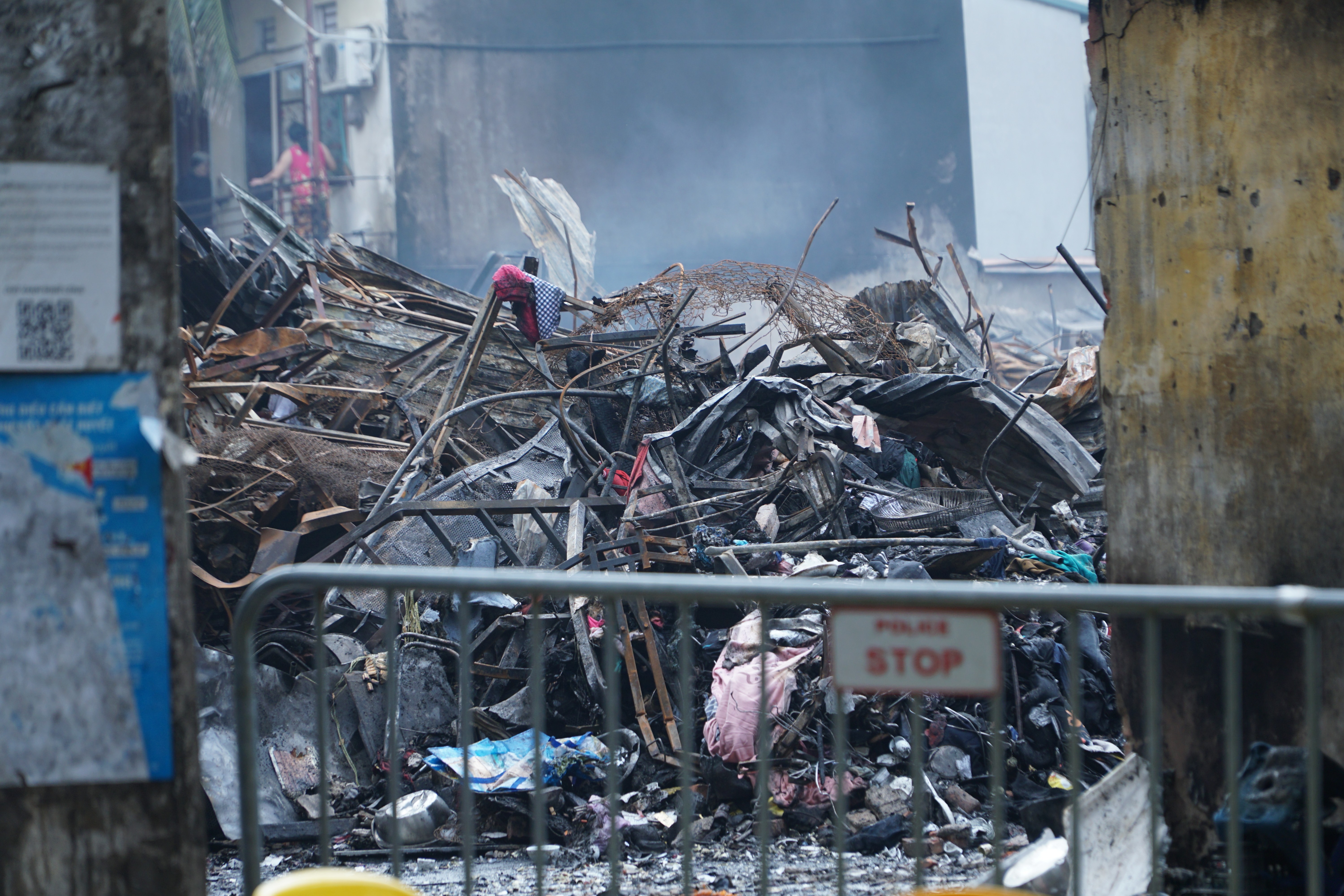 Hiện trường vụ cháy lớn tại Chợ Xanh Định Công