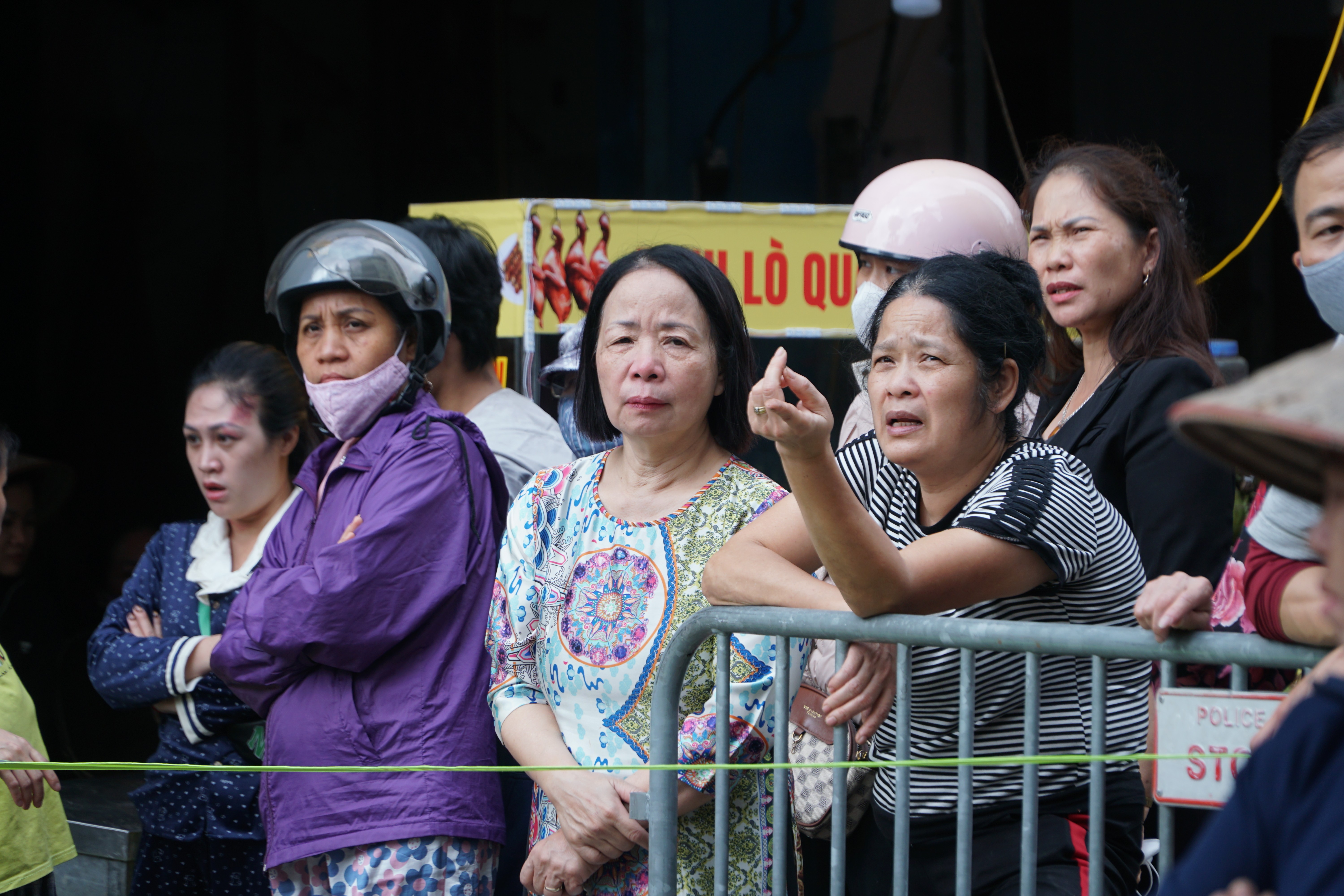 Hiện trường vụ cháy lớn tại Chợ Xanh Định Công