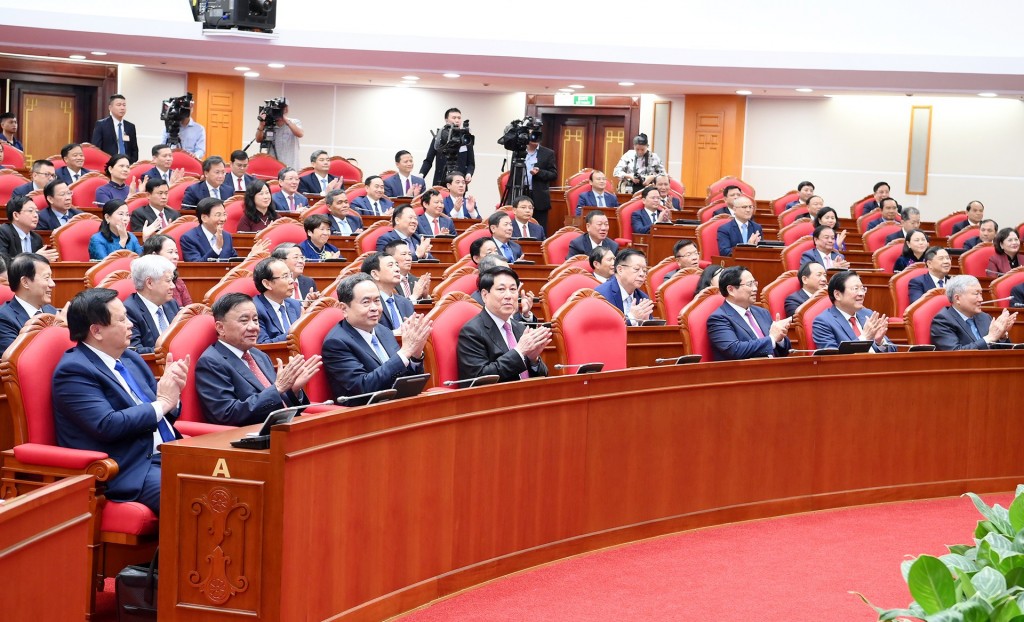 Các đồng chí lãnh đạo Đảng, Nhà nước và các đại biểu tham dự phiên bế mạc