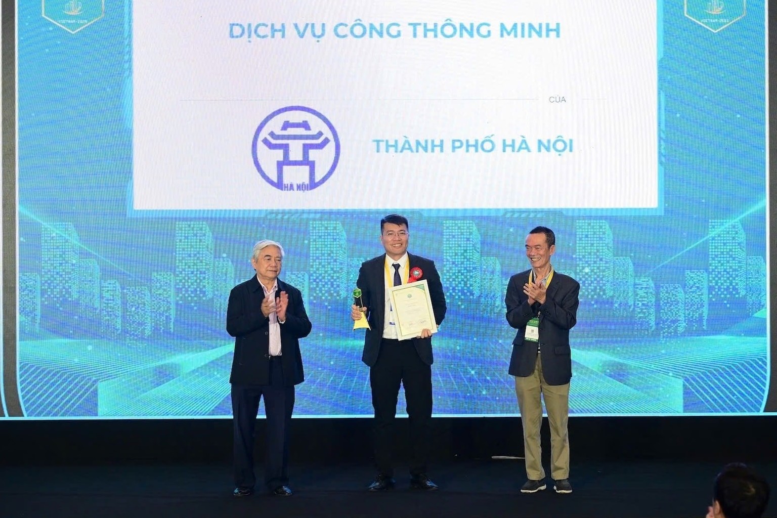 Nhận Giải thành phố thông minh với lĩnh vực "dịch vụ công"