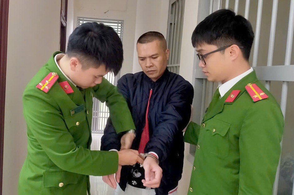 Lực lượng công an bắt giữ Trần Sỹ Lợi.