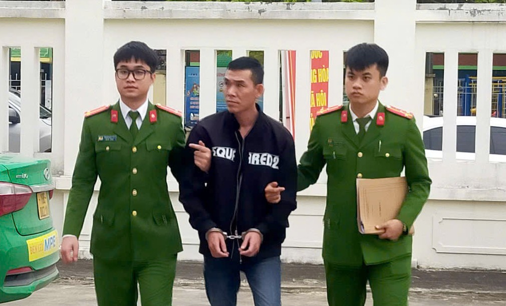 Lực lượng công an bắt giữ Nguyễn Mạnh Cường.