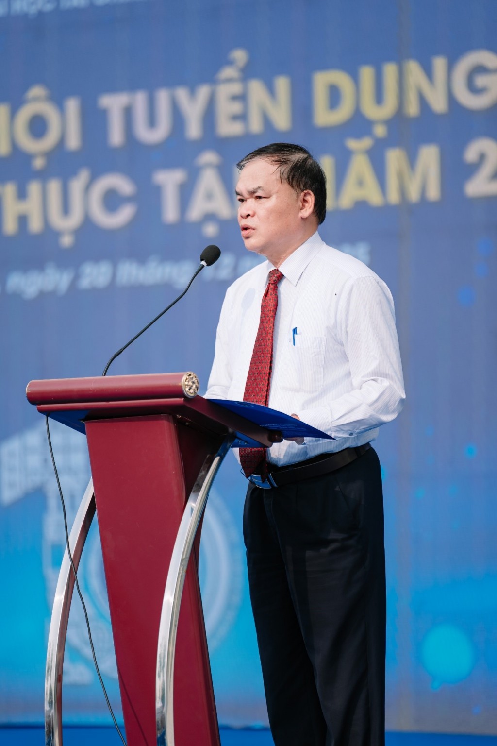 Cầu nối giữa sinh viên và doanh nghiệp