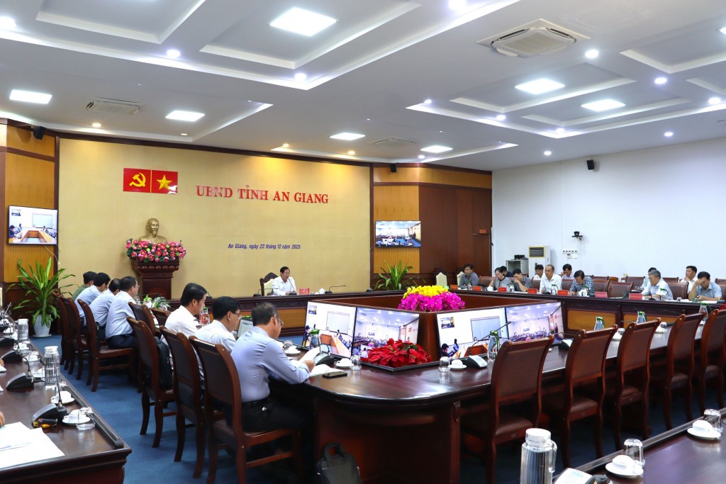 Phó Chủ tịch UBND tỉnh Lê Văn Phước phát biểu chỉ đạo tại cuộc họp (ảnh: Như Ngọc) Phó Chủ tịch UBND tỉnh Lê Văn Phước phát biểu chỉ đạo tại cuộc họp (ảnh: Như Ngọc)