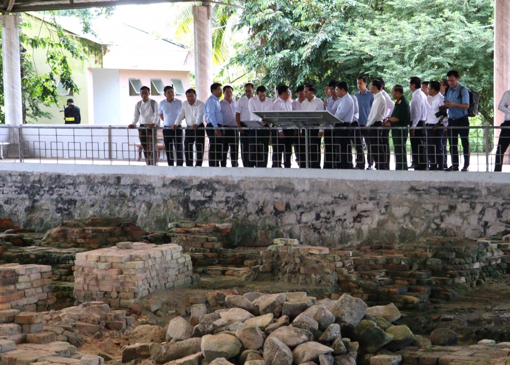 Phó Chủ tịch UBND tỉnh Lê Văn Phước đề nghị hoàn thiện hồ sơ đề cử Khu di tích khảo cổ Óc Eo – Ba Thê trình UNESCO trước ngày 25/1/2026 (ảnh: Như Ngọc) Phó Chủ tịch UBND tỉnh Lê Văn Phước đề nghị hoàn thiện hồ sơ đề cử Khu di tích khảo cổ Óc Eo – Ba Thê trình UNESCO trước ngày 25/1/2026 (ảnh: Như Ngọc)