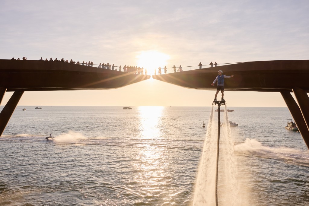 Cầu Hôn – công trình biểu tượng thu hút du khách đến với đảo Ngọc. Ảnh: Ánh Dương