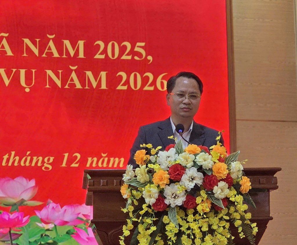 Đồng chí Bùi Mạnh Thắng, Chủ tịch UBND xã Quảng Bị  phát biểu tại Hội. nghị