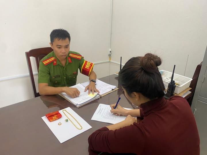 Đối tượng Đoàn Thị Thanh tại cơ quan Công an (Ảnh: C.A Đà Nẵng)