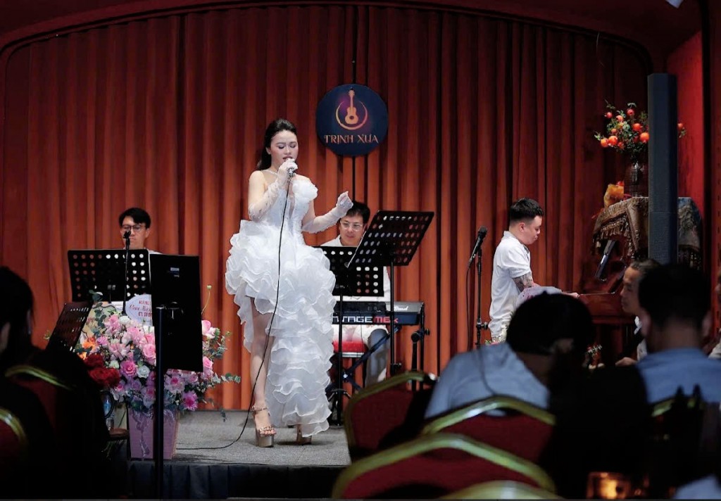 Diệu Thúy hát ballad, không chỉ là “họa mi” thính phòng