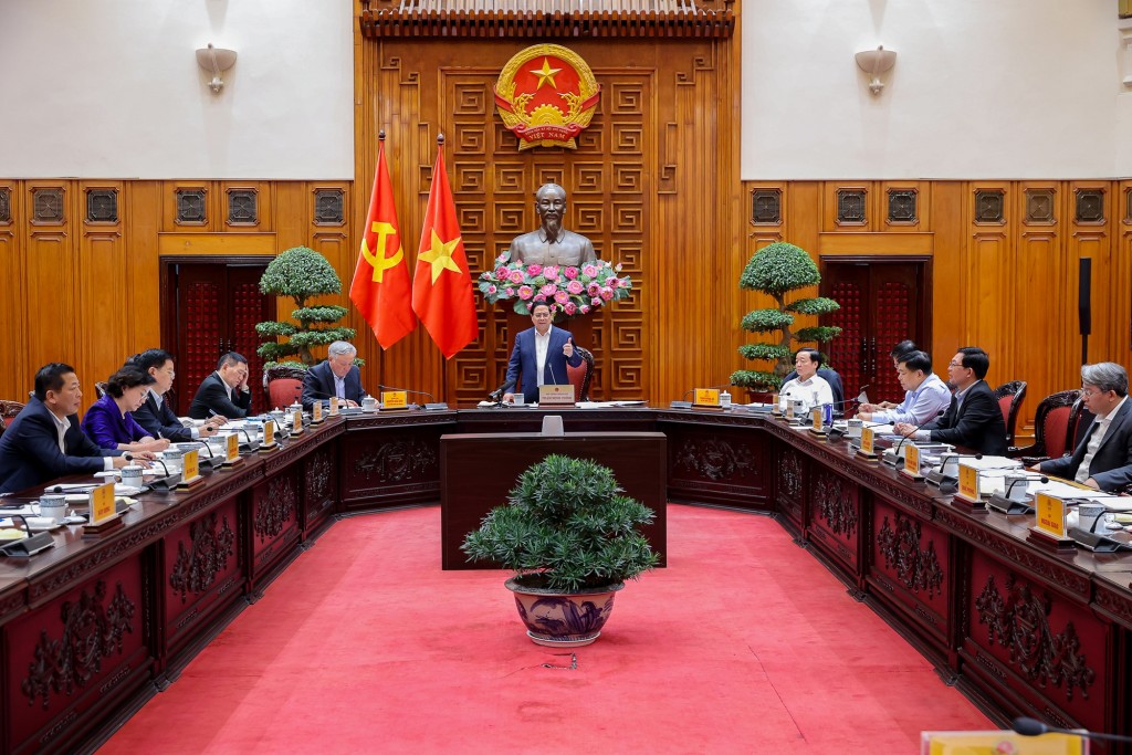 Thủ tướng cũng yêu cầu các cơ quan xây dựng lộ trình cụ thể về đào tạo nguồn nhân lực, lộ trình nội địa hóa một cách tối đa để góp phần phát triển ngành công nghiệp đường sắt - Ảnh: VGP/Nhật Bắc