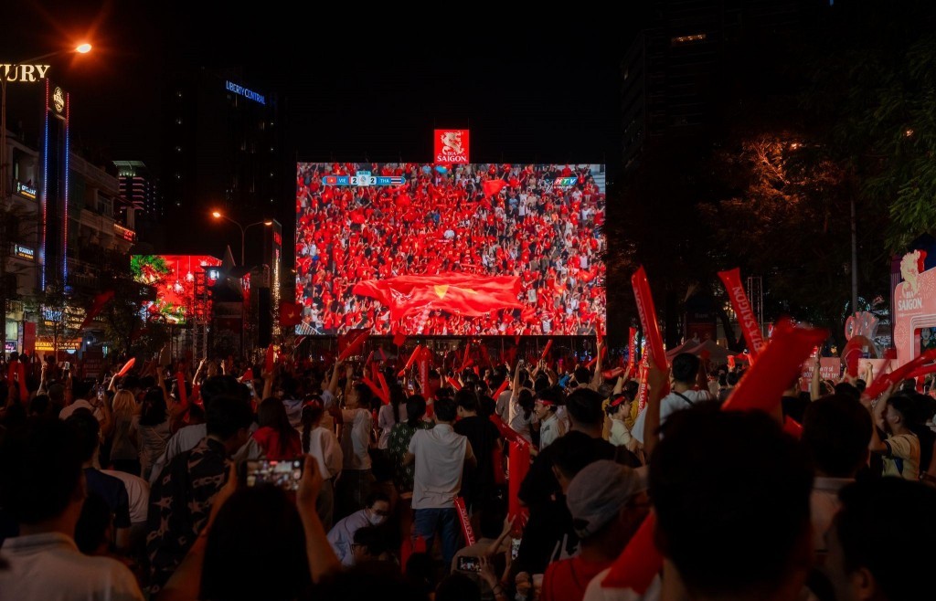 Bia Saigon “thắp lửa” Đại lộ Lê Lợi: Cùng người hâm mộ tỏa chung tự hào, mừng chiến thắng vô địch bóng đá nam SEA Games 33