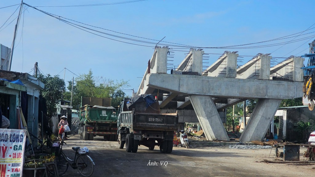 Sớm hoàn thành dự án Cải tạo, nâng cấp Quốc lộ 14E Sớm hoàn thành dự án Cải tạo, nâng cấp Quốc lộ 14E