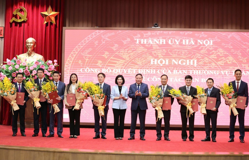 Công bố các quyết định của Ban Thường vụ Thành ủy Hà Nội về công tác cán bộ