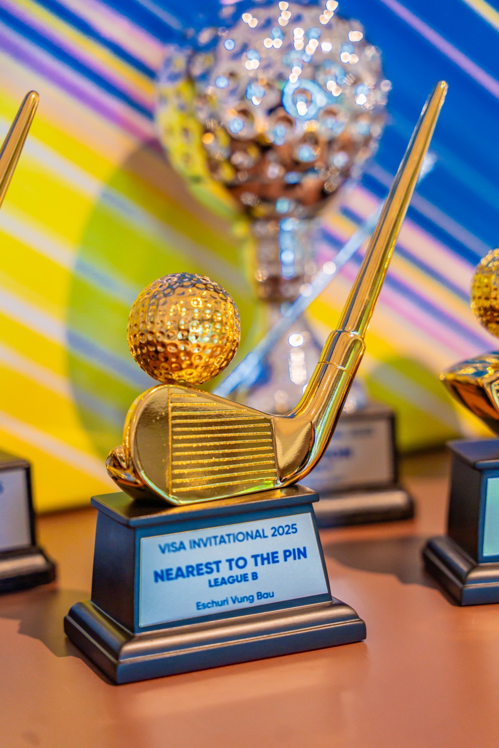 Hình ảnh cúp _Nearest to the Pin_ League A tại sự kiện