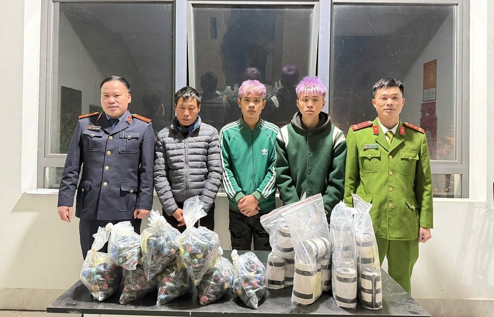 Tam Hợp (Nghệ An): Hai bố con "rủ nhau" sản xuất, buôn bán pháo nổ