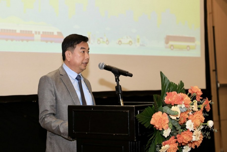 Tổng Biên tập Báo Hànộimới Nguyễn Minh Đức phát biểu đề dẫn tọa đàm. Ảnh: Quang Thái