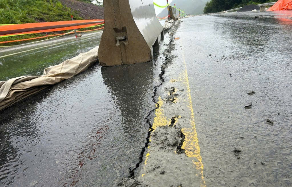 Đà Nẵng: Khẩn trương khắc phục các tuyến đường hư hỏng do bão