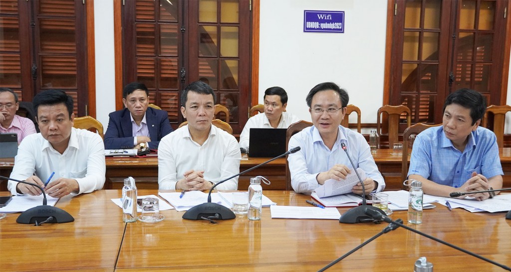 Các đại biểu báo cáo tóm tắt về tình hình chấp thuận chủ trương đầu tư, tiến độ các dự án Các đại biểu báo cáo tóm tắt về tình hình chấp thuận chủ trương đầu tư, tiến độ các dự án