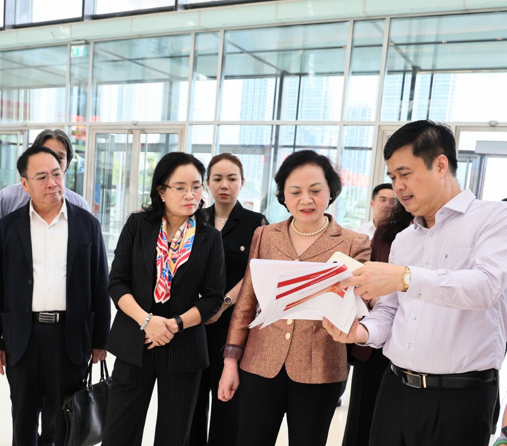 Phó Thủ tướng Phạm Thị Thanh Trà kiểm tra công tác chuẩn bị Đại hội Thi đua yêu nước toàn quốc lần thứ XI - Ảnh: VGP/Thu Giang