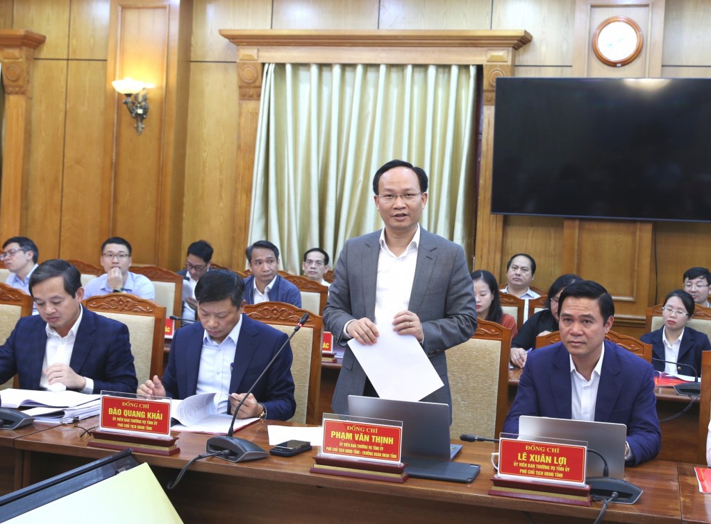 Phó Chủ tịch UBND tỉnh Bắc Ninh Phạm Văn Thịnh trình bày báo cáo - Ảnh: VGP/Nguyễn Hoàng