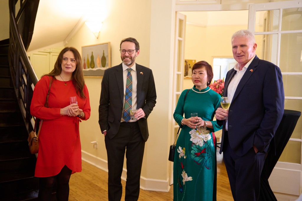 Người phụ nữ đầu tiên tại Việt Nam được phong tặng danh hiệu MBE của Vương quốc Anh Người phụ nữ đầu tiên tại Việt Nam được phong tặng danh hiệu MBE của Vương quốc Anh