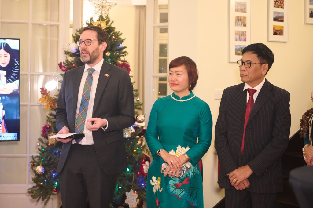 Người phụ nữ đầu tiên tại Việt Nam được phong tặng danh hiệu MBE của Vương quốc Anh Người phụ nữ đầu tiên tại Việt Nam được phong tặng danh hiệu MBE của Vương quốc Anh