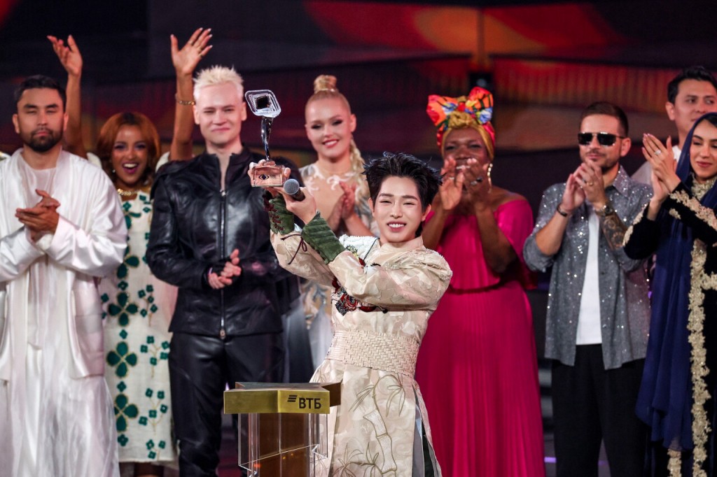 Đức Phúc bật khóc trong bộ phim tài liệu về Quán quân Intervision 2025 Đức Phúc bật khóc trong bộ phim tài liệu về Quán quân Intervision 2025