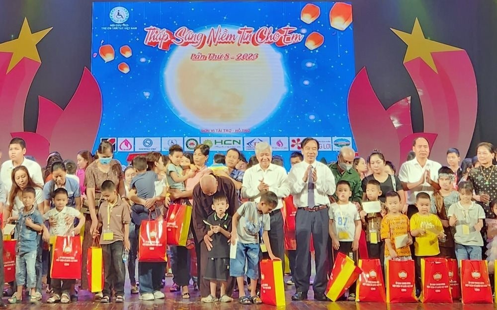 Tạp chí đã tổ chức nhiều hoạt động chăm lo cho trẻ em