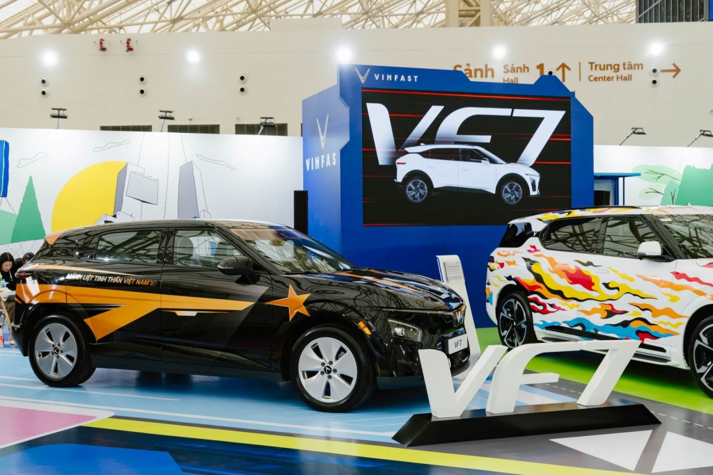 Vì sao gian hàng VinFast được xem là “nơi phải đến” của người quan tâm xe điện?