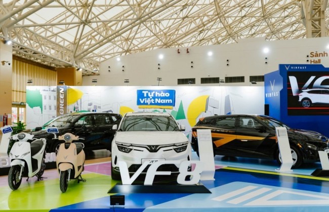 Vì sao gian hàng VinFast được xem là “nơi phải đến” của người quan tâm xe điện?