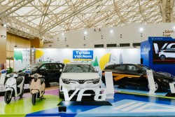 Vì sao gian hàng VinFast được xem là “nơi phải đến” của người quan tâm xe điện?