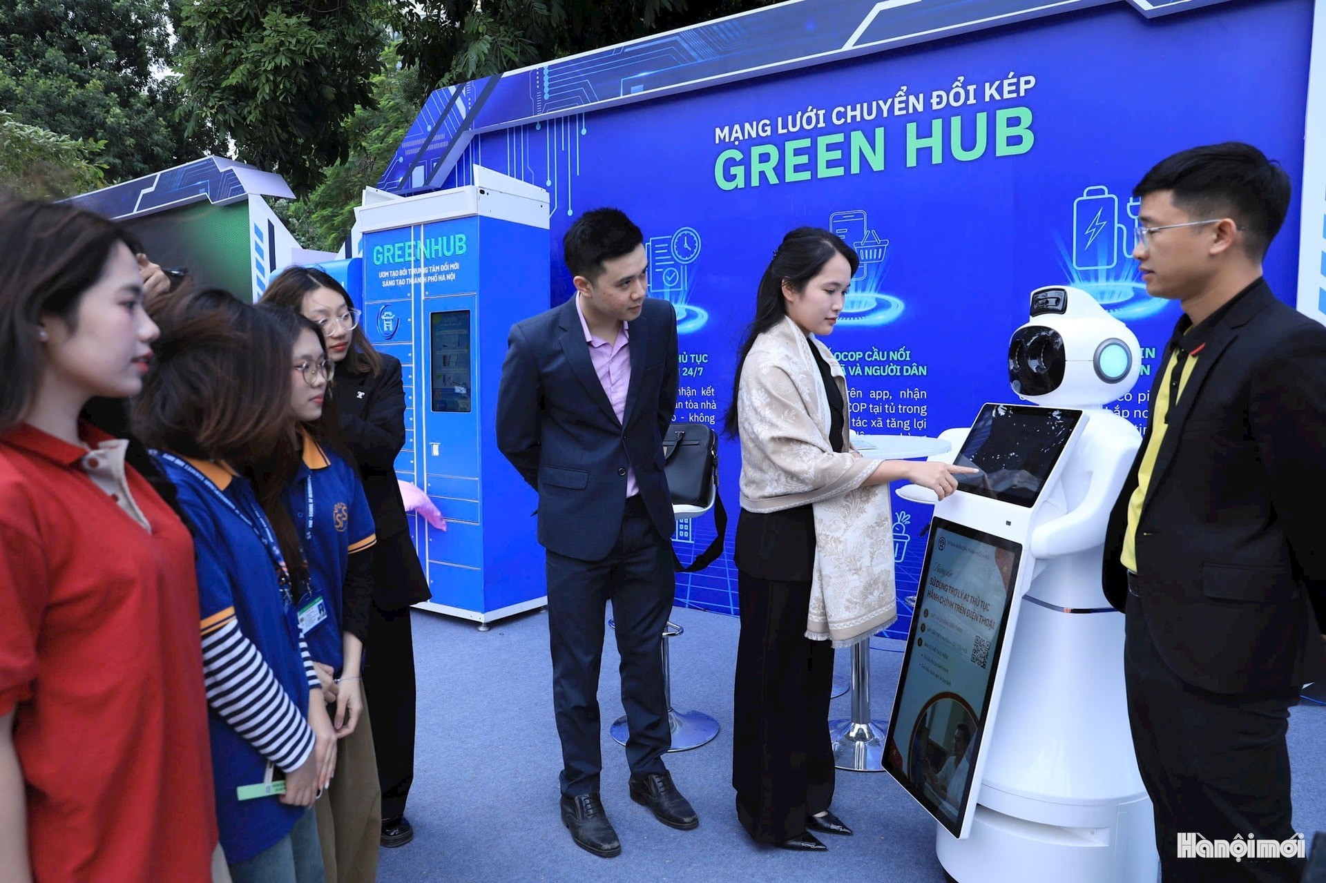 Bí thư Thành ủy Nguyễn Duy Ngọc tham quan triển lãm Mạng lưới đổi mới sáng tạo Hà Nội