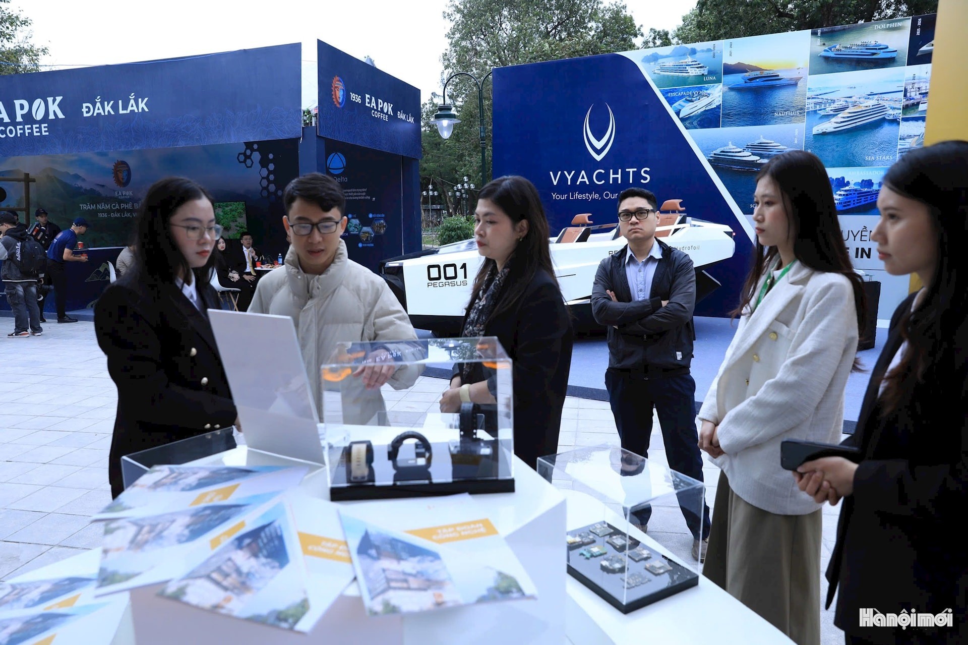 Bí thư Thành ủy Nguyễn Duy Ngọc tham quan triển lãm Mạng lưới đổi mới sáng tạo Hà Nội