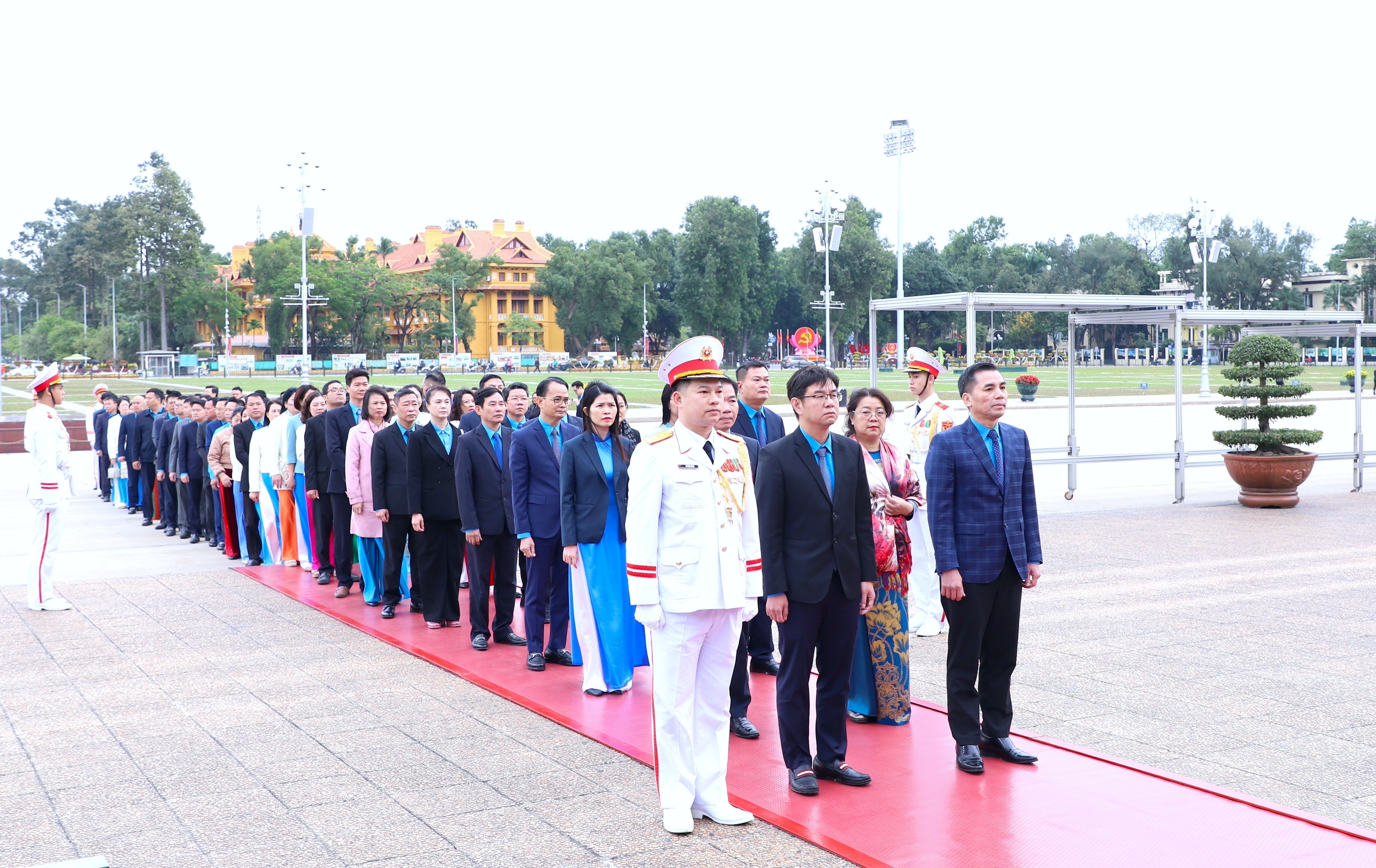 Đoàn đại biểu dự Đại hội Công đoàn thành phố Hà Nội lần thứ XVIII vào Lăng viếng Chủ tịch Hồ Chí Minh Đoàn đại biểu dự Đại hội Công đoàn thành phố Hà Nội lần thứ XVIII vào Lăng viếng Chủ tịch Hồ Chí Minh