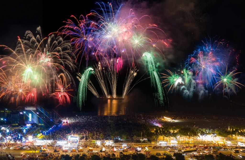 Bãi Cháy trên đà trở thành trung tâm kinh tế đêm của miền Bắc. Ảnh: Ánh Dương