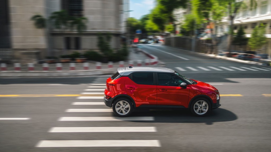 Chạy nhiều vẫn nhẹ chi phí: VinFast VF 5 khẳng định vị thế “xe của năm”