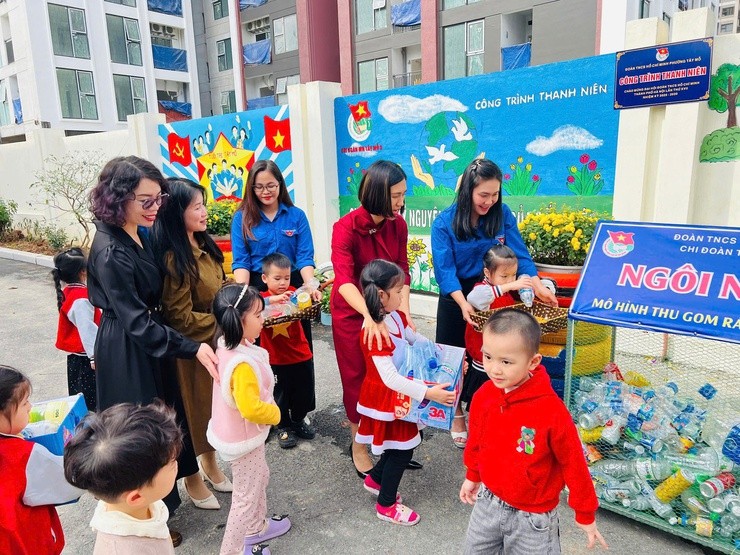 Tuổi trẻ Tây Mỗ xung kích chỉnh trang đô thị, bảo vệ môi trường Tuổi trẻ Tây Mỗ xung kích chỉnh trang đô thị, bảo vệ môi trường