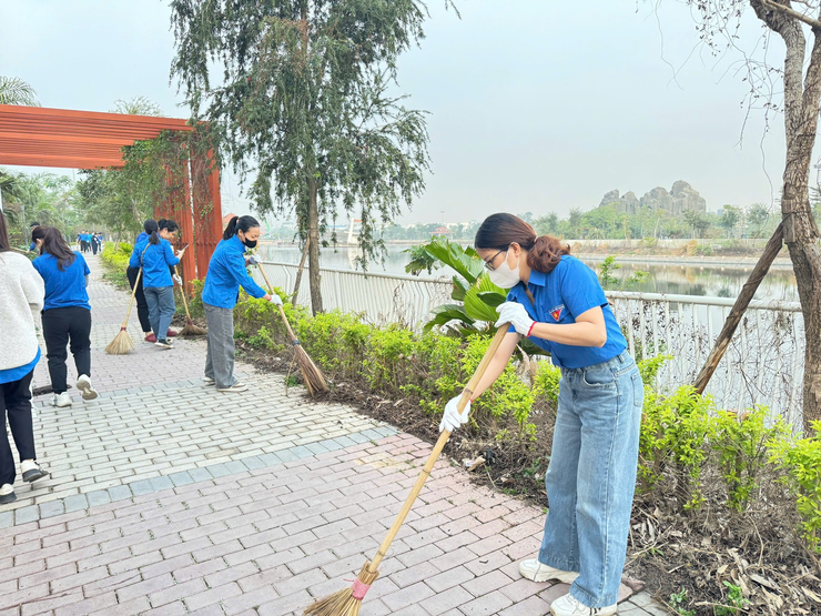 Phường Bồ Đề ra quân vệ sinh môi trường, chỉnh trang đô thị đón xuân Bính Ngọ 2026