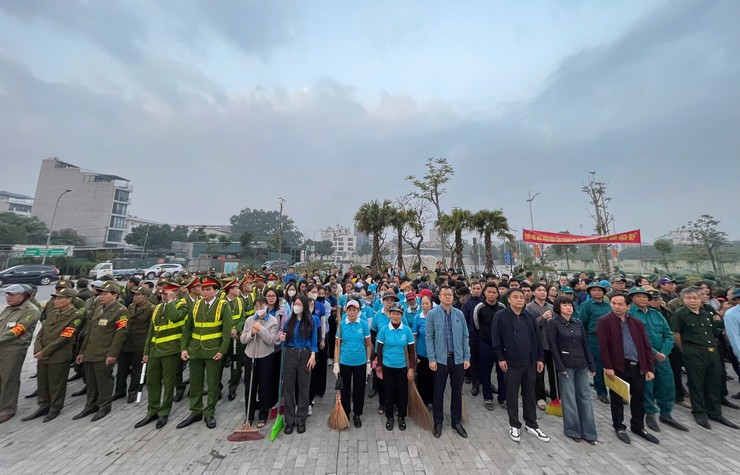 Tăng cường vệ sinh môi trường, chỉnh trang đô thị đón Tết Bính Ngọ