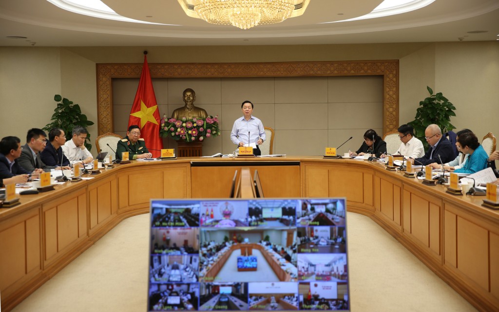 Phó Thủ tướng yêu cầu hết sức thận trọng trong việc áp dụng bảng giá đất và hệ số điều chỉnh khi chưa có đầy đủ dữ liệu thị trường, chưa xây dựng được bảng giá đất sát thực tế - Ảnh: VGP/Minh Khôi