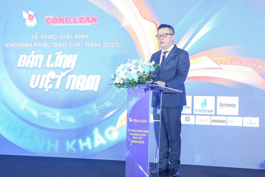 Vinh danh những bức ảnh kể câu chuyện Việt Nam bằng ánh sáng và cảm xúc