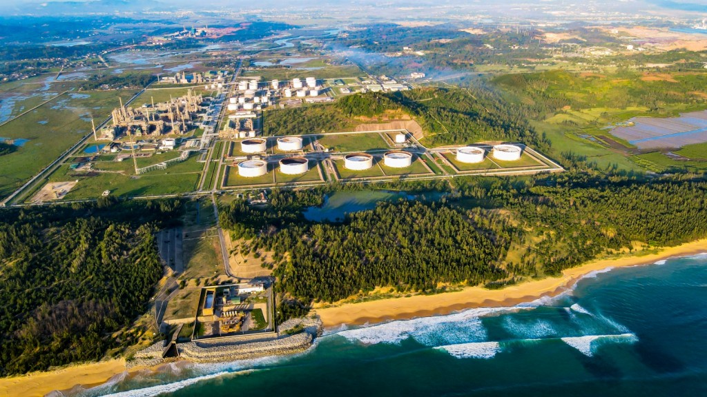 Toàn cảnh Nhà máy lọc dầu Dung Quất Toàn cảnh Nhà máy lọc dầu Dung Quất