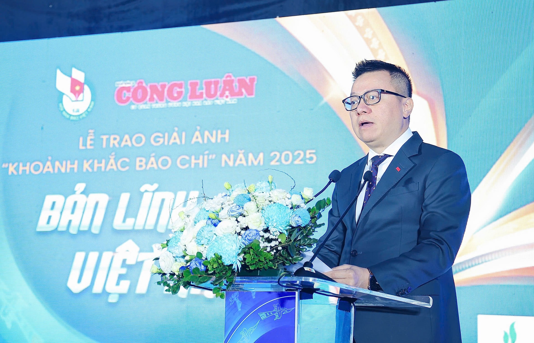 Vinh danh những bức ảnh kể câu chuyện Việt Nam bằng ánh sáng và cảm xúc