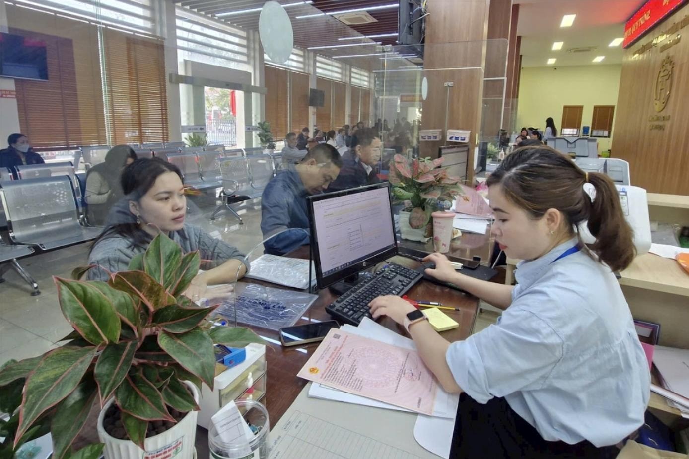 Trung tâm Phục vụ hành chính công thành phố Hà Nội - Chi nhánh số 7 tạo mọi điều kiện thuận lợi cho tổ chức, cá nhân trong giải quyết thủ tục hành chính Trung tâm Phục vụ hành chính công thành phố Hà Nội - Chi nhánh số 7 tạo mọi điều kiện thuận lợi cho tổ chức, cá nhân trong giải quyết thủ tục hành chính