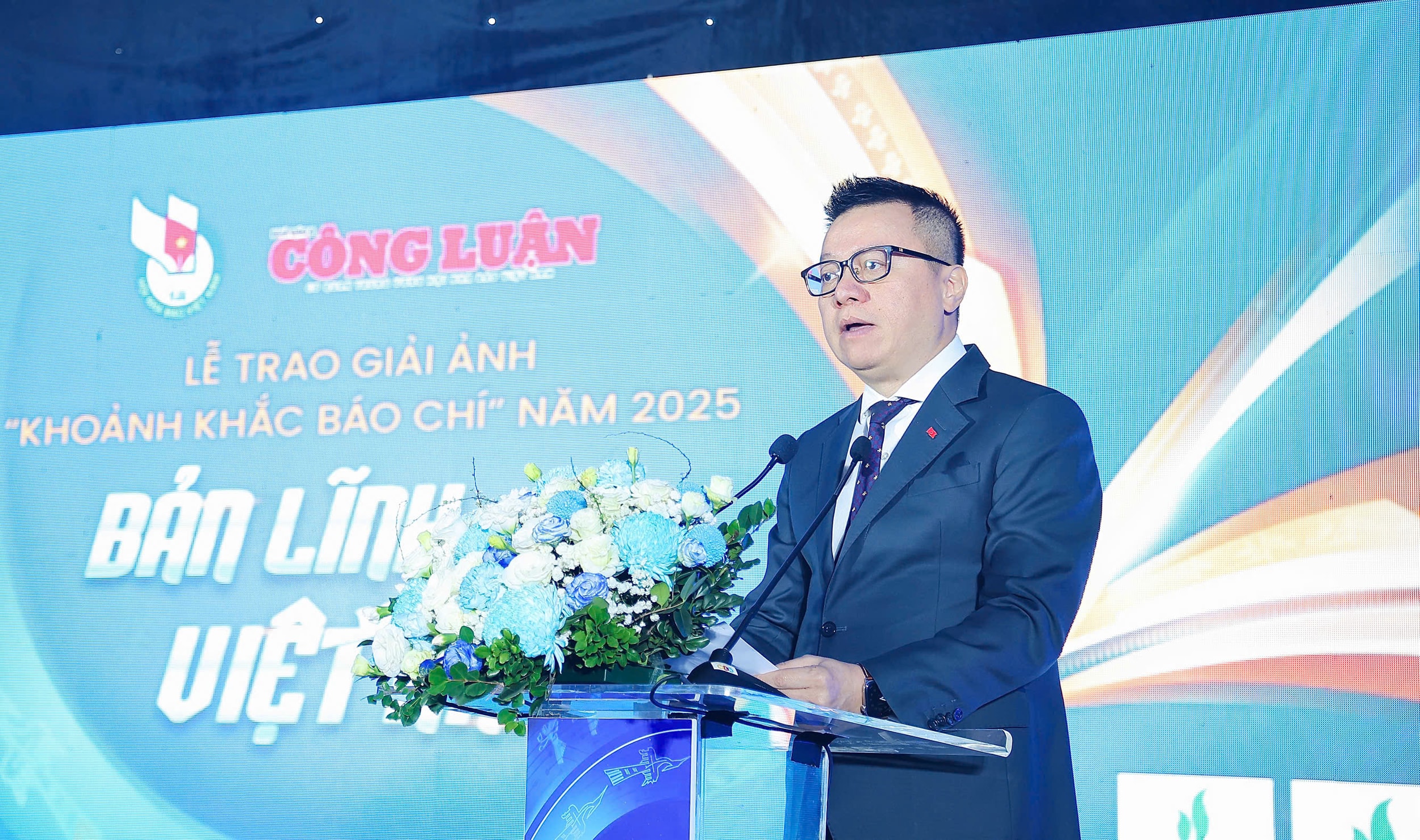 Vinh danh những bức ảnh kể câu chuyện Việt Nam bằng ánh sáng và cảm xúc