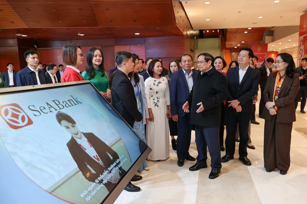 Thủ tướng nêu rõ tinh thần phải tổ chức Đại hội Thi đua yêu nước toàn quốc lần thứ XI trang trọng, nghiêm túc, vui tươi, lành mạnh, đặc sắc, có tính lan tỏa cao, bền vững, an toàn; tạo động lực, truyền cảm hứng, cổ vũ các phong trào thi đua trong giai đoạn mới - Ảnh: VGP/Nhật Bắc