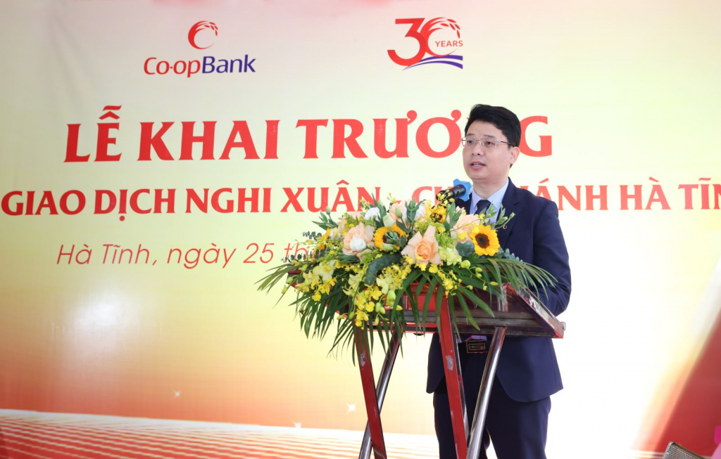 Ông Đoàn Trọng Huấn - Giám đốc Co-opBank Chi nhánh Hà Tĩnh phát biểu cảm ơn tại Lễ khai trương Phòng giao dịch Nghi Xuân - Co-opBank Chi nhánh Hà Tĩnh