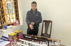 Cao Bằng: Bắt giữ 2 đối tượng cho vay lãi nặng, thu giữ súng và kiếm