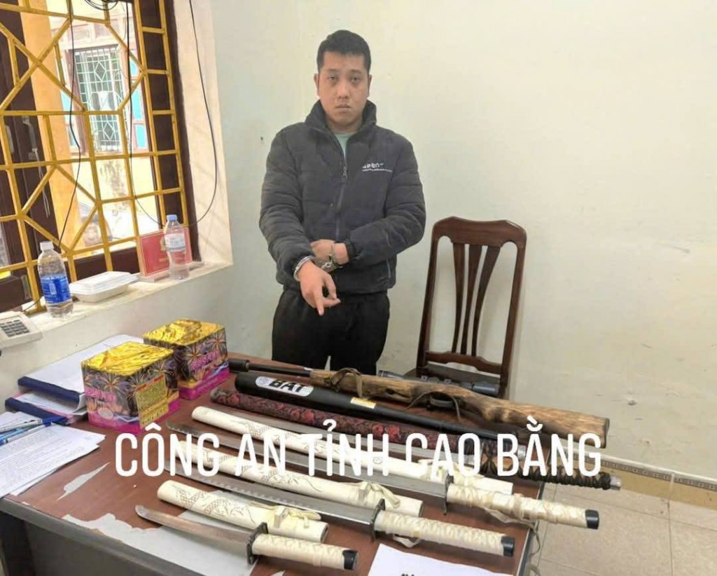 Đối tượng Lưu Ngọc Viễn và tang vật Đối tượng Lưu Ngọc Viễn và tang vật