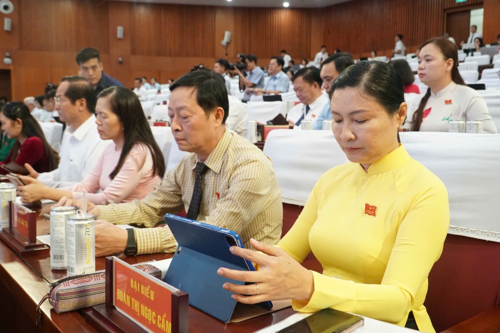 Các đại biểu tại kỳ họp